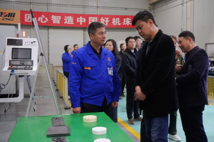 寶雞市鈦產業代表團走進寶雞機床集團參觀交流