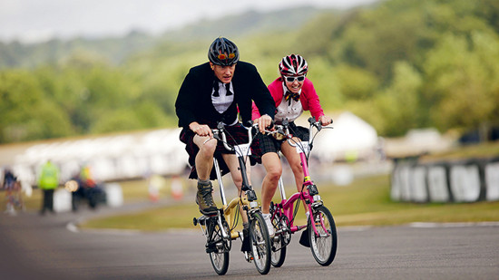 這間名為Brompton的折疊自行車公司來自英國倫敦，至今已有27年的歷史，每一輛車都是手工完成，是為數不多的“英國制造”的代表。