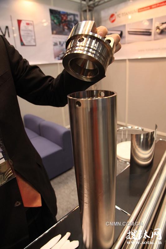 4月8日至10日,第二屆日本高機能金屬展在東京的國際展示場舉行,許多家知名企業參展。其中陜西省咸陽天成鈦業有限公司(TC Titanium)展出的深海探測儀器外殼吸引了眾多關注。