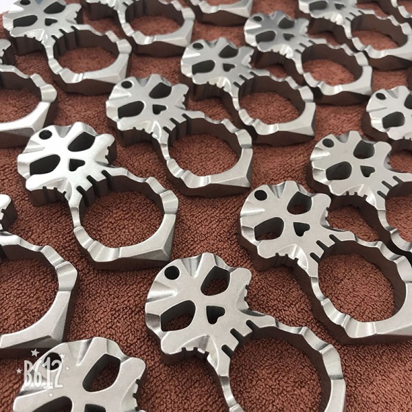 鈦合金破窗器骷髏掛件防身自衛防狼工具汽車救生指扣圖3